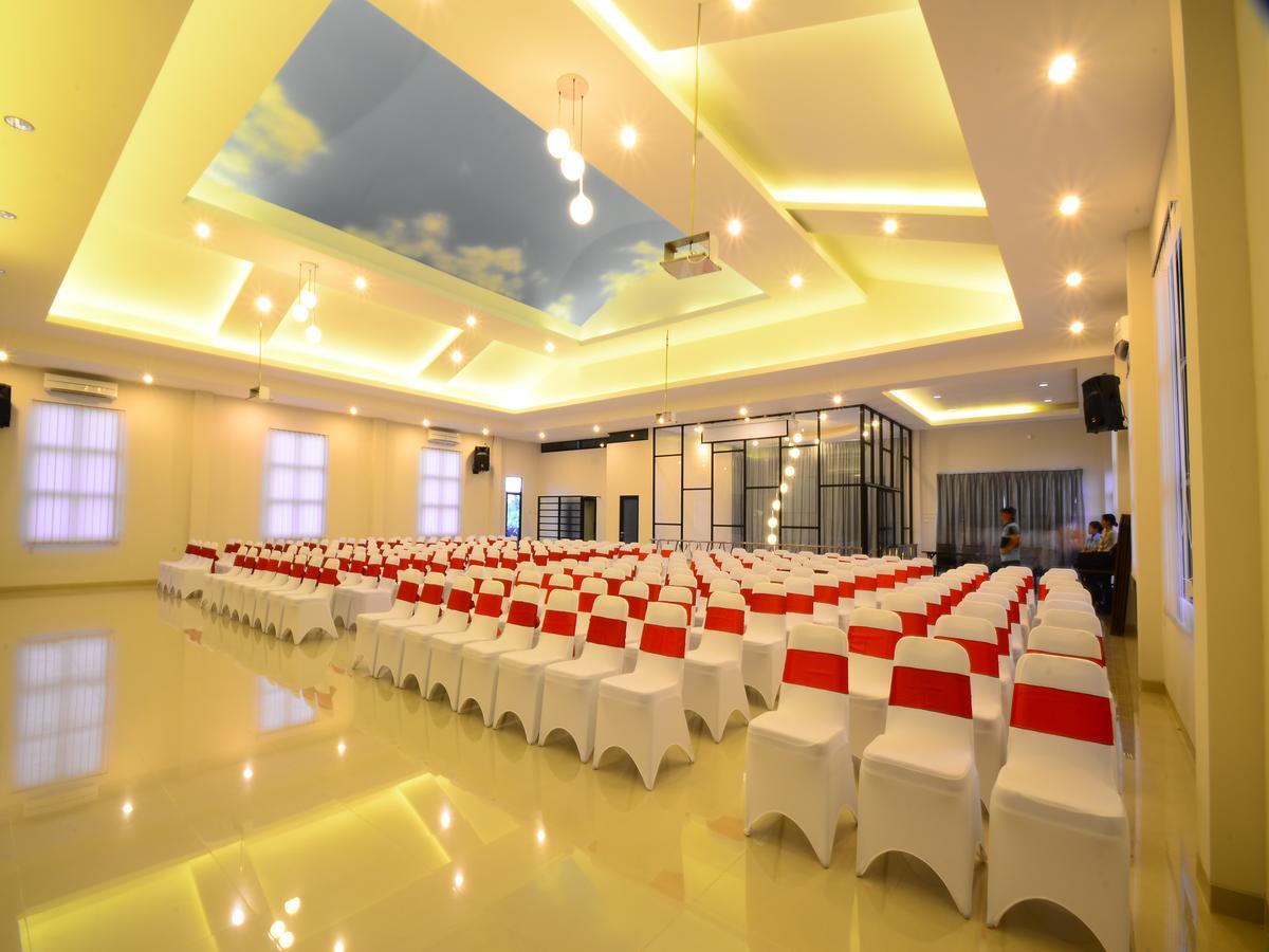 Queen City Hotel Banjarmasin Exteriér fotografie